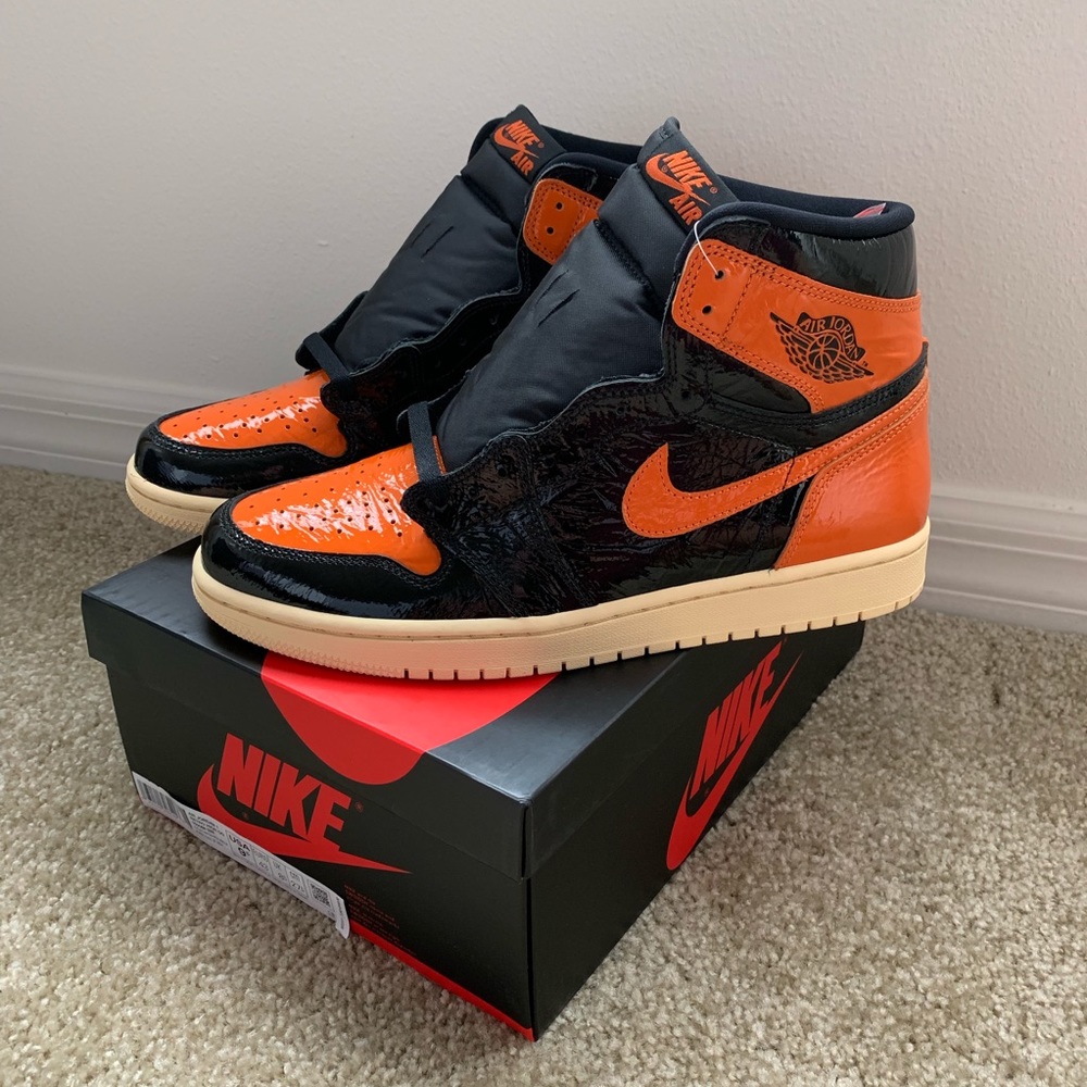 *SOLD* Air Jordan 1 Retro High OG Sneakers - Picture 1 of 8